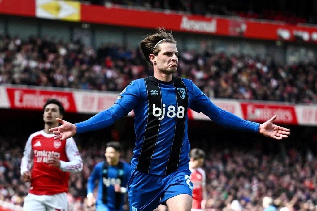 Bournemouth Stun Arsenal to Shake Title Race