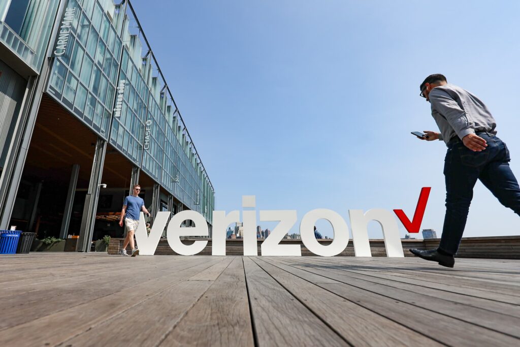 Verizon Surprise Subscriber Growth Sends Stock Higher Under New CEO