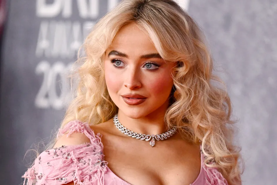 Sabrina Carpenter Apologizes After Coachella Crowd Moment Goes Very Wrong