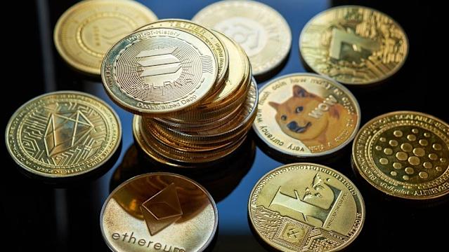 HYPE Briefly Tops Dogecoin as Iran Tensions Trigger Crypto Selloff