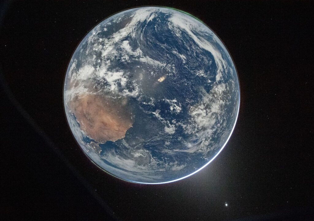 Artemis II â€œHello Worldâ€ Animated Photo Tops the Original
