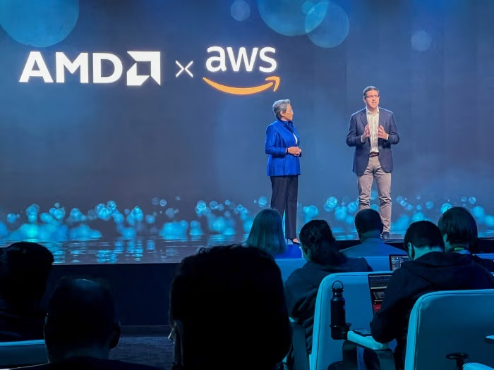 Meta Plans to Hire Top Amazon Cloud Executive