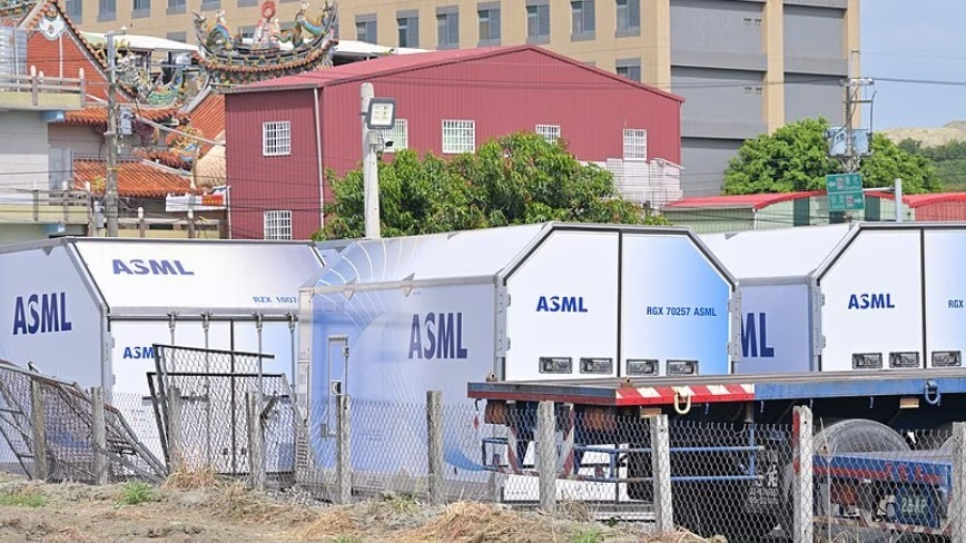 ASML Gives Employees €20,000 Bonus Amid AI Boom
