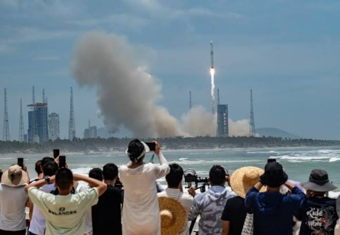 China Reusable Rocket Marks Major Leap in Space Race